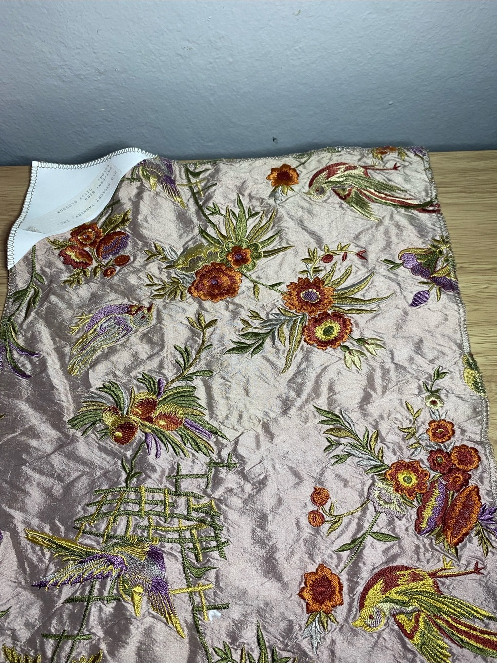 Hickory Tannery High-end designer embroidered silk drapery & upholstery fabric - Picture 6 of 12